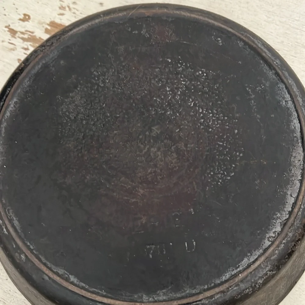 Vintage Griswold cast iron skillet Erie 70 D